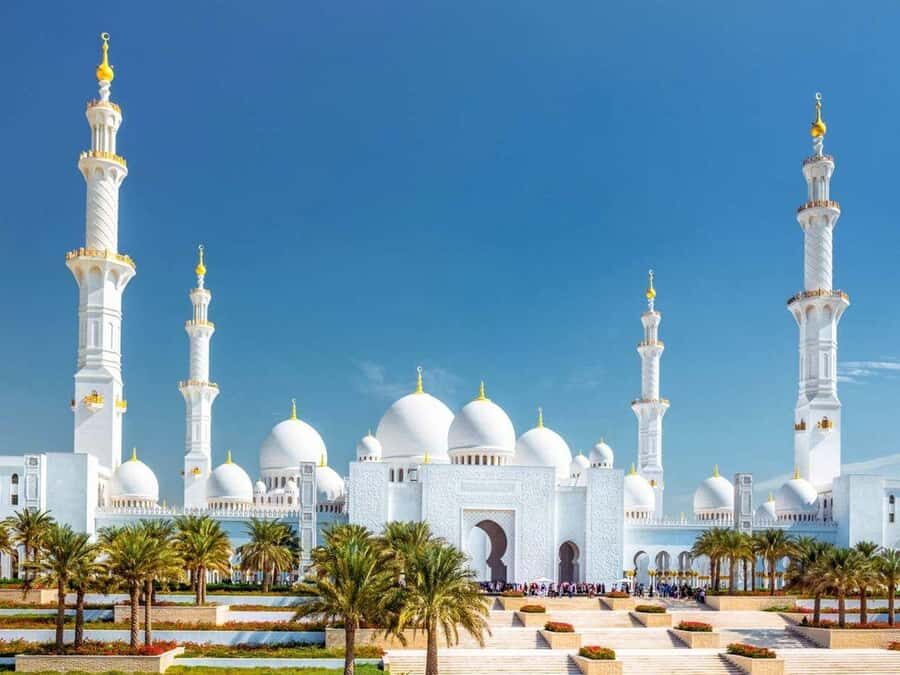 Dubai: Sheikh Zayed Mosque & Warner Bros w/ Transfer - How the guide turns a quick day into a meaningful one