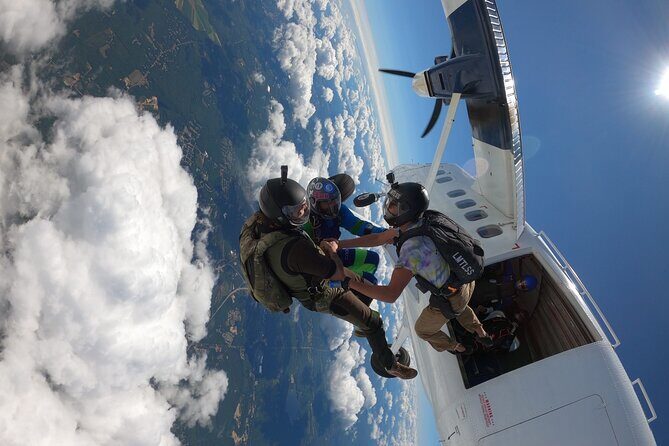 Dubai Skydive Tandem Over The Palm including Transfers - Waiting Your Turn: Facilities That Matter More Than You Think