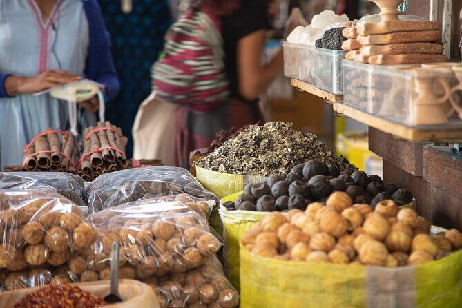 Dubai Souks, Food & Culture Walking Tour - Al Fahidi Historical Neighbourhood Dinner: A Sit-Down Meal with Choices Covered