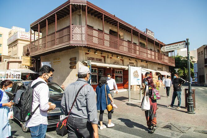 Dubai Souks, Food & Culture Walking Tour - Guide Style, Group Size, and the Audio Receiver Advantage