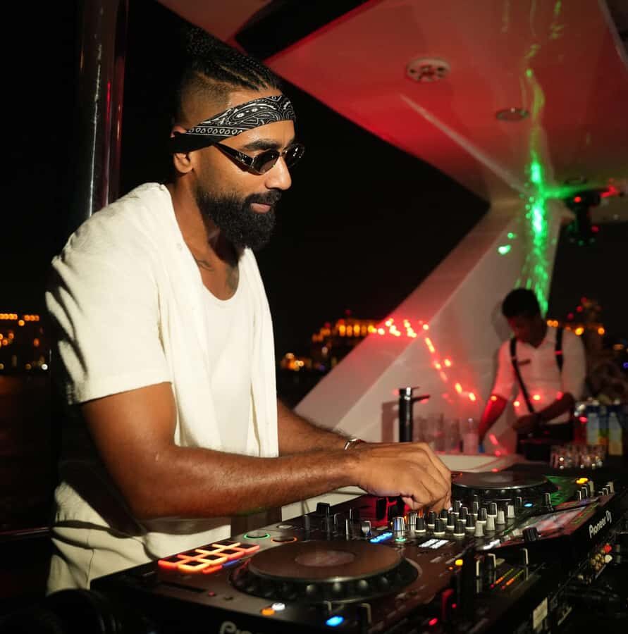 Dubai: Superyacht Experience with Party & Live DJ - Atlantis Is the Big Question: Weather-Dependent Route Planning