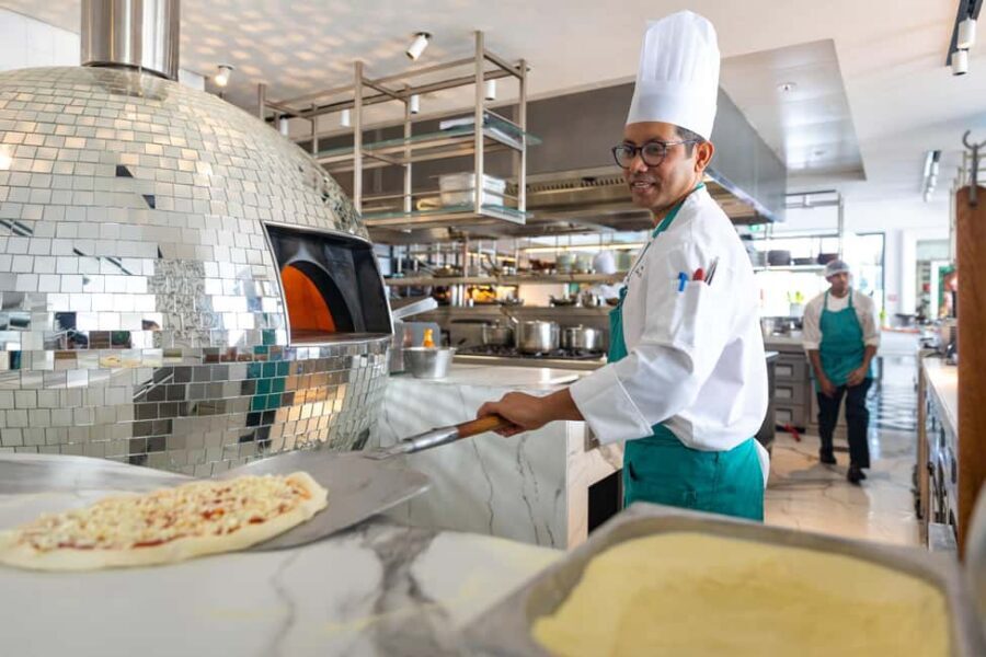 Dubai: The Palm Saturday Brunch with Unlimited Food & Drinks - Unlimited Drinks Packages: Picking the Right Flow