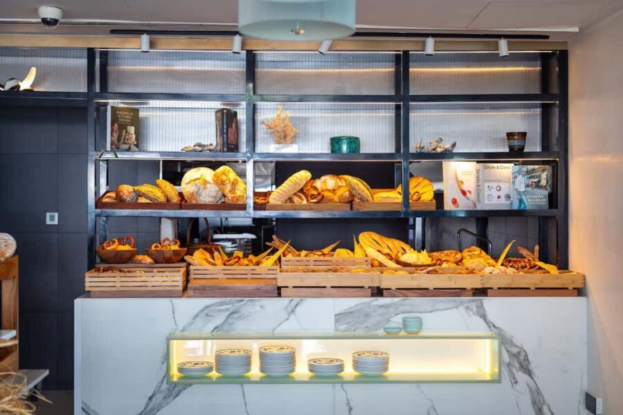 Dubai: The Palm Saturday Brunch with Unlimited Food & Drinks - Dessert Candy Room: Donut Wall and Chocolate Fountain