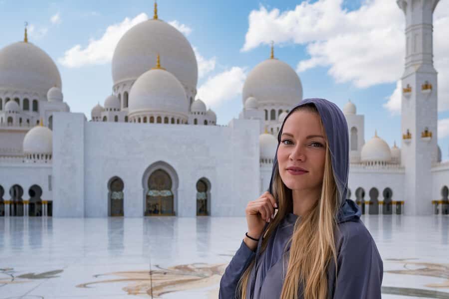 Dubai to Abu Dhabi Private Tour: Grand Mosque & Royal Palace - Abu Dhabi Corniche and Emirates Palace passing views: quick but worth it