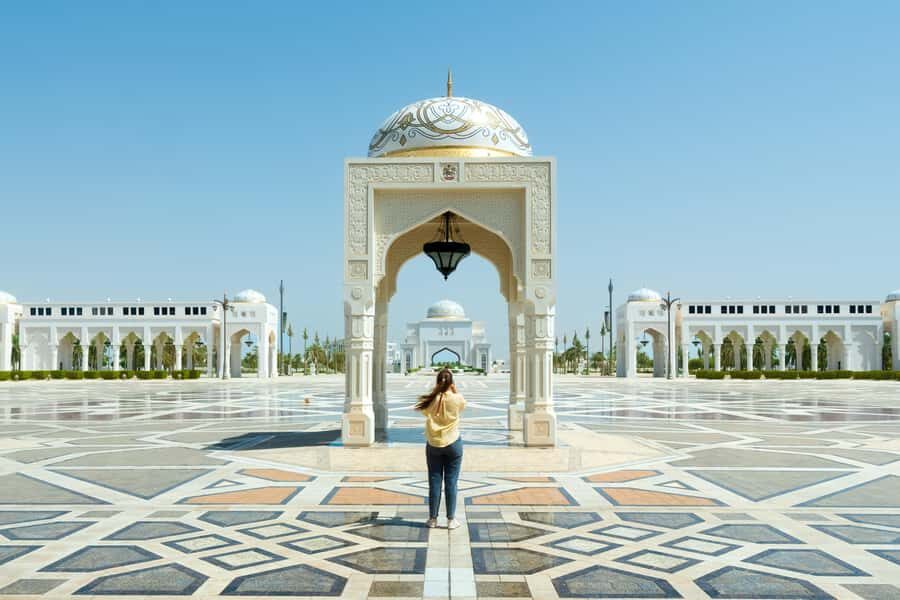 Dubai to Abu Dhabi Private Tour: Grand Mosque & Royal Palace - Etihad Towers observation deck: the photo stop that makes the day pop
