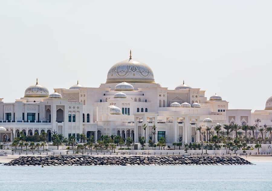 Dubai to Abu Dhabi Private Tour: Grand Mosque & Royal Palace - Louvre Abu Dhabi photo stop: short time, smart use