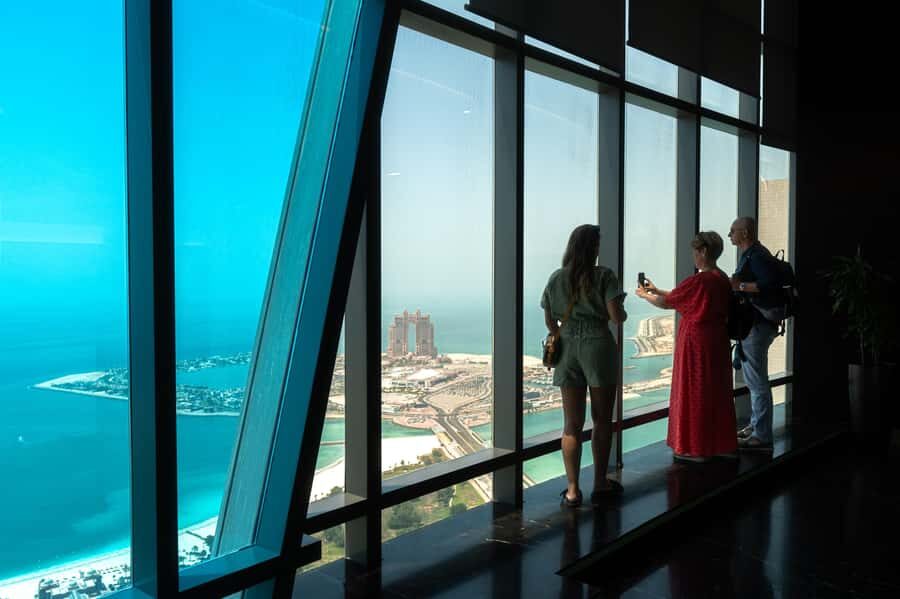 Dubai to Abu Dhabi Private Tour: Grand Mosque & Royal Palace - Sheikh Zayed Grand Mosque: what to look for beyond the main hall