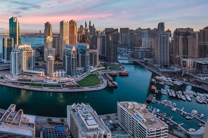 Dubai Top 5 - At the Top on floor 124: views, queues, and how to plan for a crowded moment