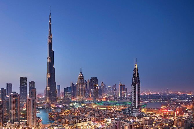 Dubai Tour - Dubai Mall, Dubai Aquarium zone, and the fountain area: big scale, big lighting