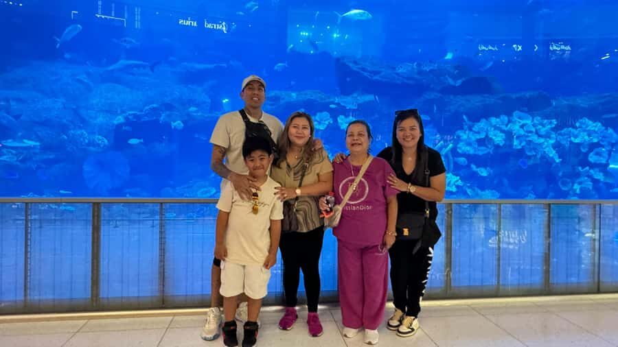 Dubai: Traditional and Modern Tour with Burj Khalifa Ticket - Dubai Mall, Aquarium photo stop, and the dancing fountain finale