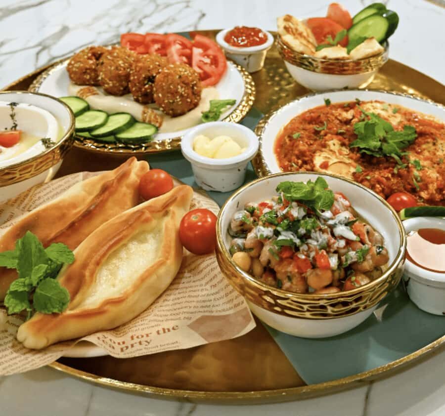 Dubai: Traditional Emirati Breakfast Experience - Live cooking stations for Regag and Djebab bread