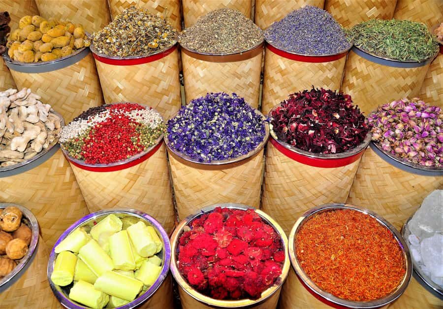 Dubai:Private Frame Entry, Mosque, Souks, Tastings& transfer - Street food tastings and water: small inclusions that prevent a rough day