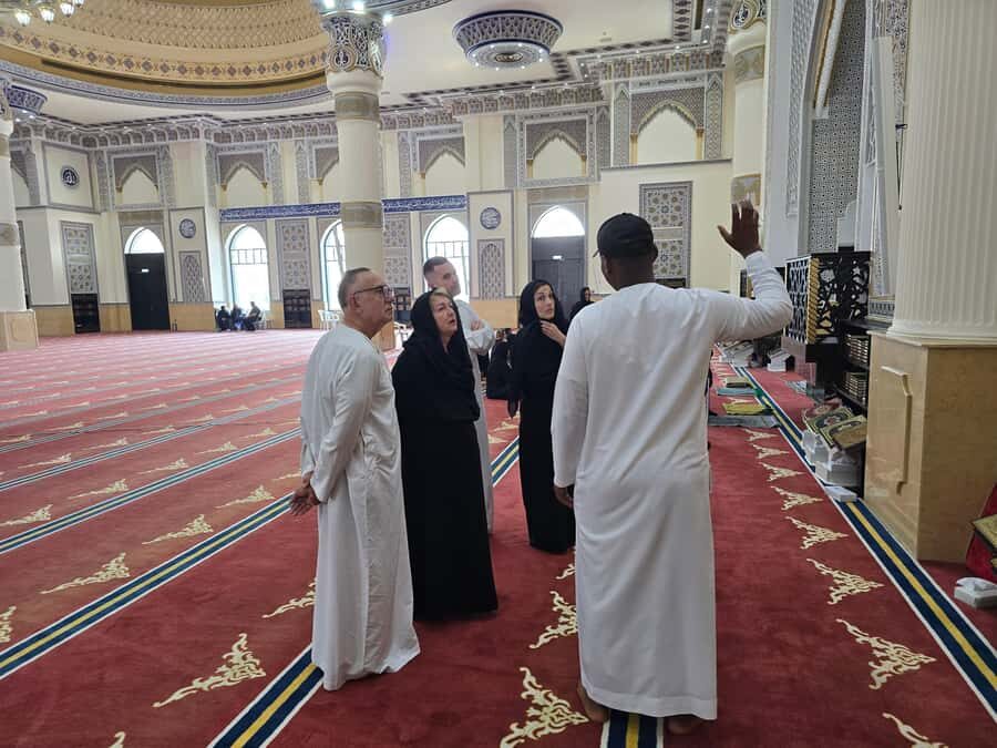 Dubai:Private Frame Entry, Mosque, Souks, Tastings& transfer - Blue Mosque entry: architecture, calm, and visitor expectations