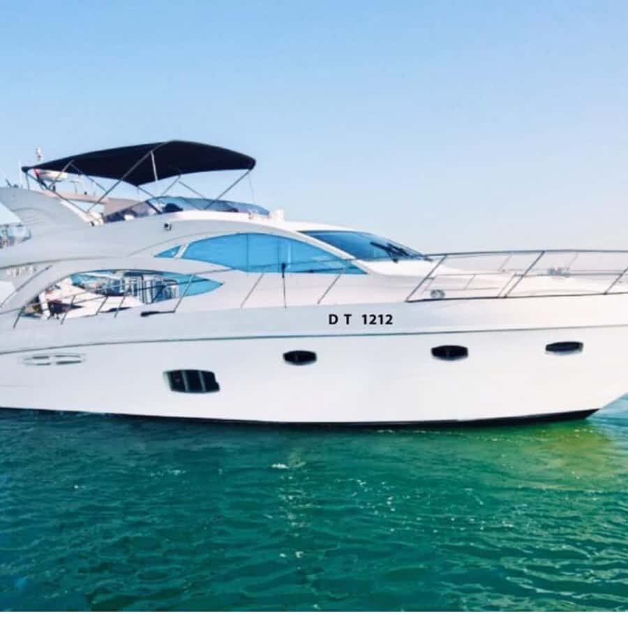 Dubai:Yacht Sightseeing with 30mins Jet-ski on Ain Dubai - Atlantis The Palm and Palm Jumeirah: seeing scale from the water