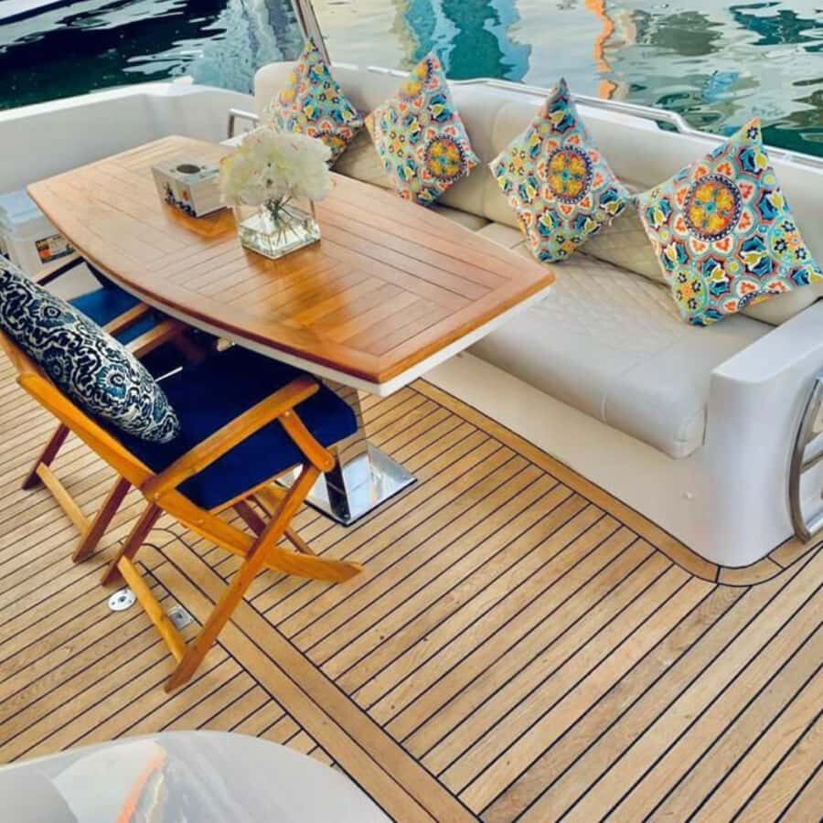 Dubai:Yacht Sightseeing with 30mins Jet-ski on Ain Dubai - Price and value: what $408 per group really means