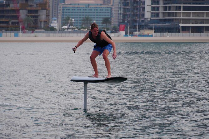 E-Foil in Palm Jumeirah - Coaching for first-timers: how you build balance and control