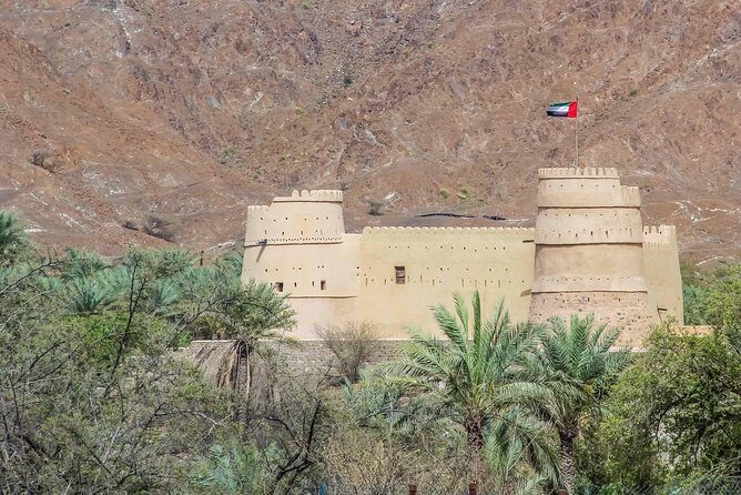 East Coast Dibba & Fujairah Day Trip with Lunch from Dubai - Fujairah Fort and old Fujairah city: the view plus the story