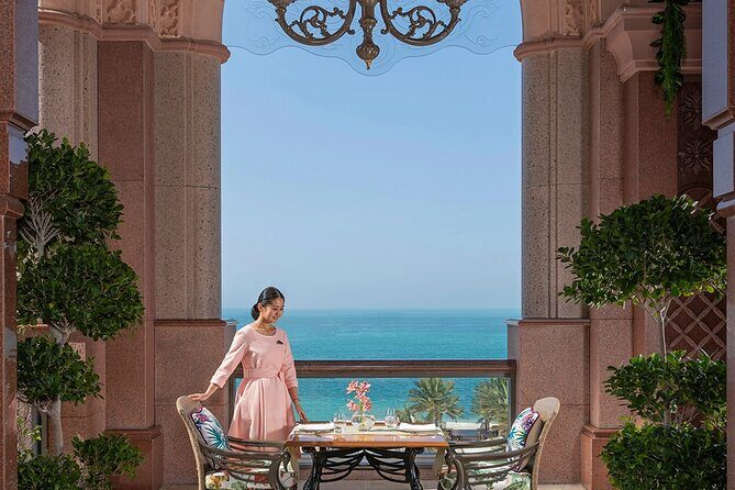Emirates Palace Dining Experience Abu Dhabi - Group Size and Comfort: Up to 100 People