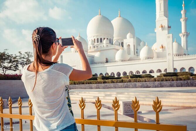 Exclusive Abu Dhabi tour, without Ferrari World - What you’ll actually get from the guide (and what to watch)