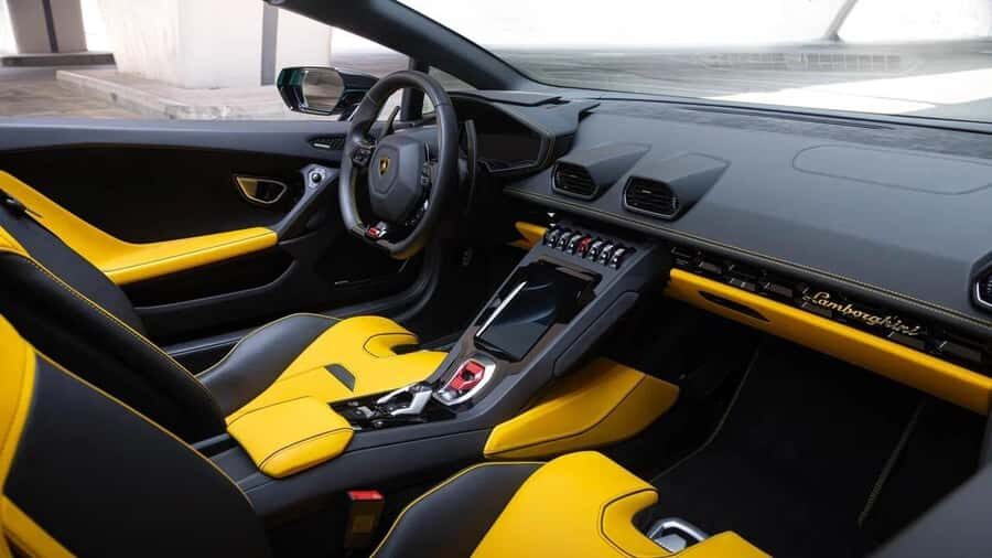 Experience Dubai in a Lamborghini - Driving Tips for a Dubai Lamborghini Day (Without Making It a Stress Test)