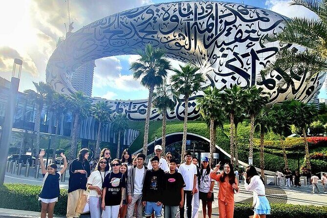 Explore Dubai a Full Day Tour - Palm Jumeirah and Madinat Jumeirah Souk: man-made wow and heritage-style shopping