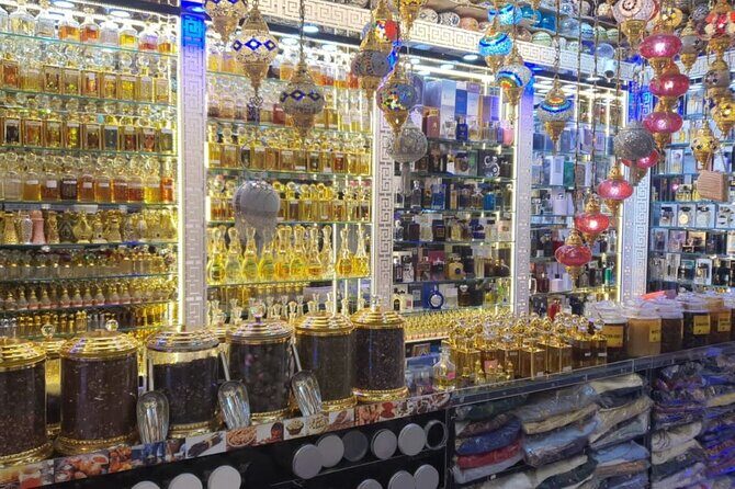 Explore Old Dubai Al fahidi District Museums Markets Abra - Dubai Museum and Al Fahidi Fort: the photo-and-context stop