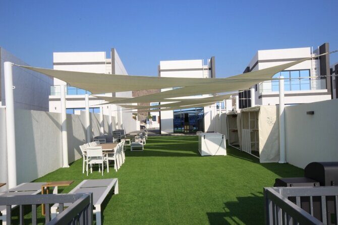 From Abu Dhabi: 2 Dives for Certified Divers in Fujairah - Gear, Showers, Lockers, and the BBQ Lunch Reset