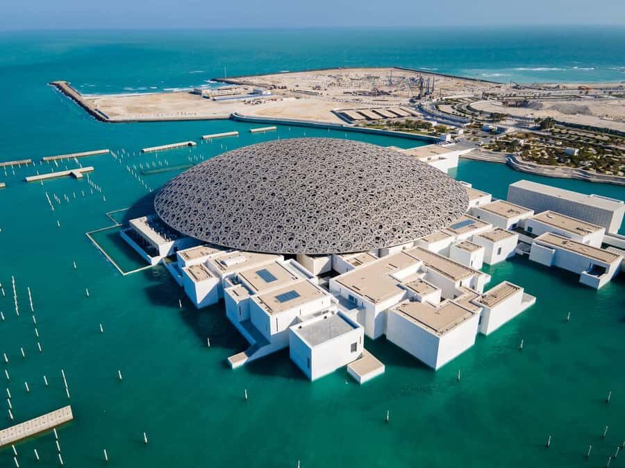 From Abu Dhabi: City Tour with Grand Mosque & Louvre Museum - Sheikh Zayed Grand Mosque: dress code and the instant wow
