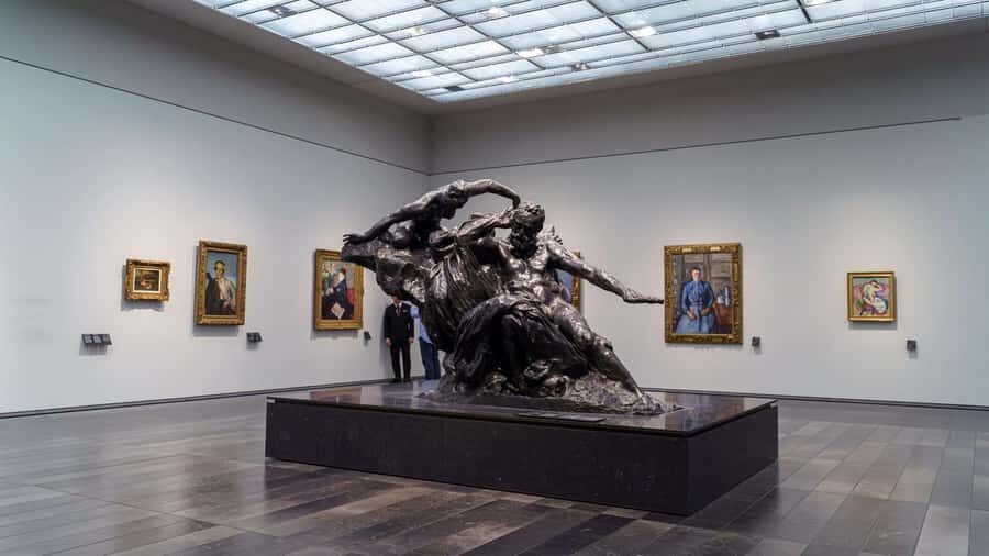 From Abu Dhabi: City Tour with Grand Mosque & Louvre Museum - French-English live guide: why it matters more than you think