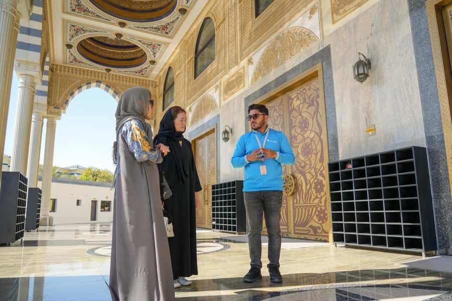 From Abu Dhabi: Dubai City Tour with Creek, Abra & Old Souks - Guide quality: why it can make or break your day