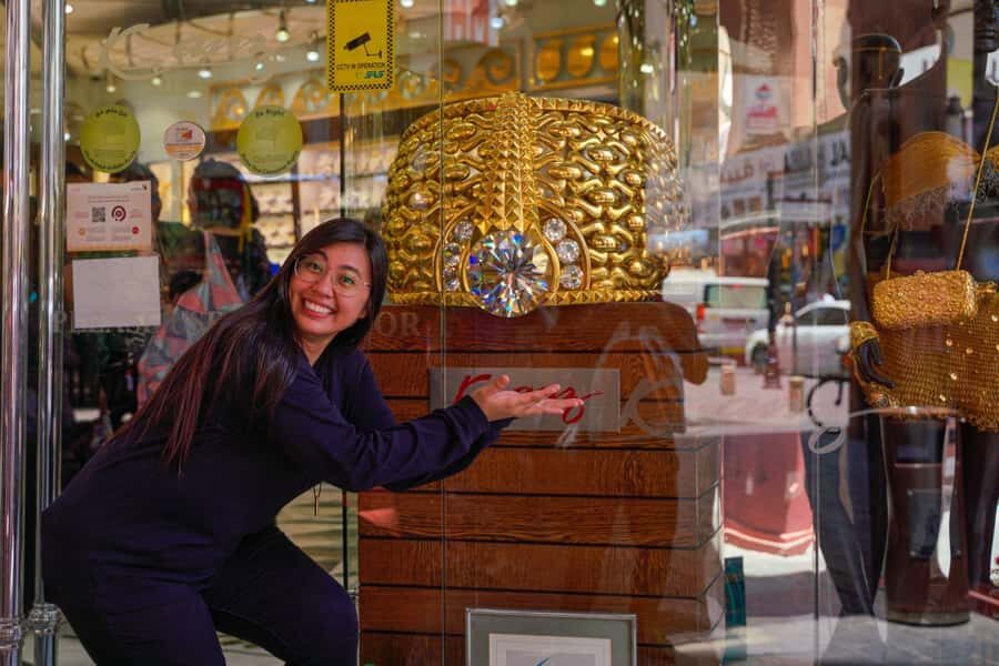 From Abu Dhabi: Dubai City Tour with Frame & Abra Boat Ride - Language options and guide styles that can make-or-break the day