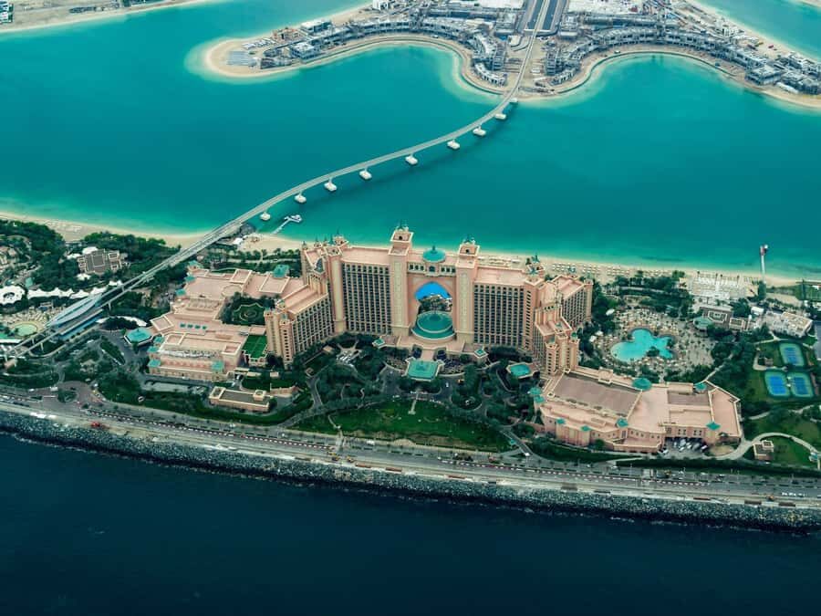 From Abu Dhabi: Explore Dubai with Optional Lunch - Abu Dhabi pickup, drive time, and how seat swaps affect your photos