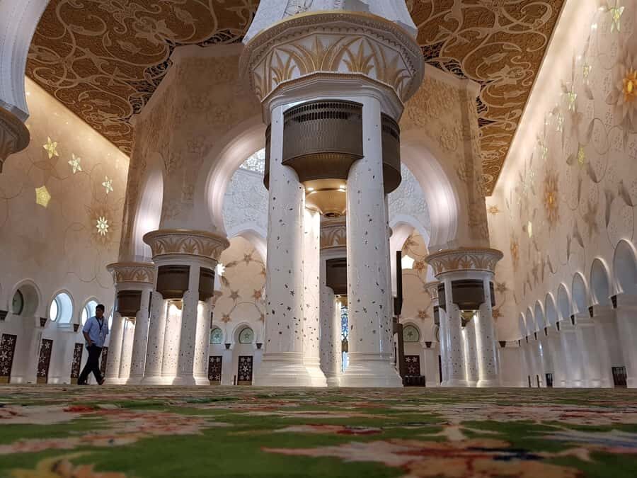 From Dubai: Abu Dhabi City Tour - Emirates Palace Photo Stop: Luxury Gardens, Private Beach, and a 15-Minute Reality Check