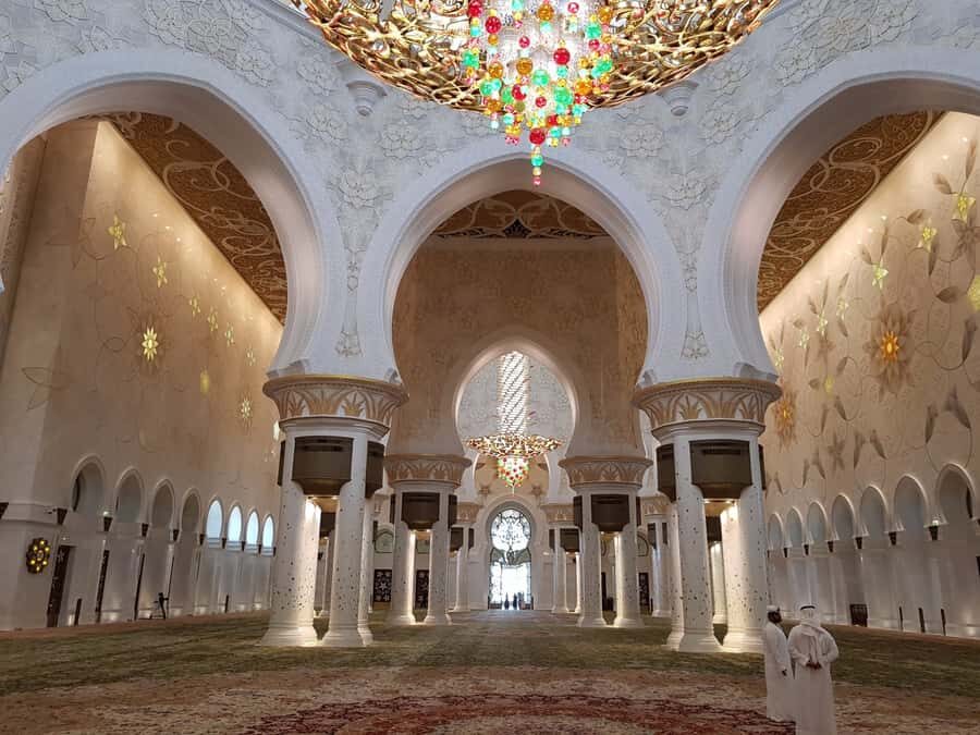 From Dubai: Abu Dhabi City Tour - Guides and the Small-Group Advantage: Where the Best Value Shows Up