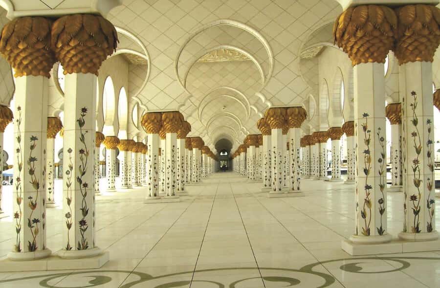 From Dubai: Abu Dhabi City Tour With Louvre Museum - Price and value for about $71: what you’re really buying