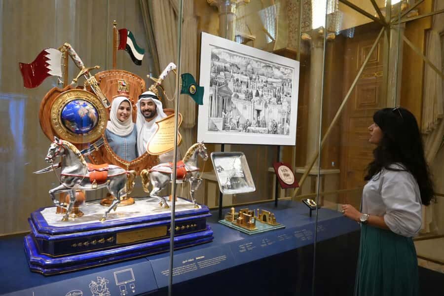 From Dubai: Abu Dhabi Day Tour with Qasr al Watan - Lunch at Abu Dhabi Fish Market: a real break, not just a pause