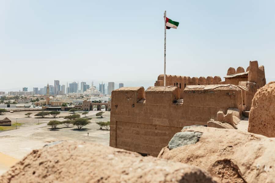 From Dubai: Fujairah East Coast Tour - Grand Sheikh Zayed Mosque in Fujairah: go prepared, then enjoy the guided part