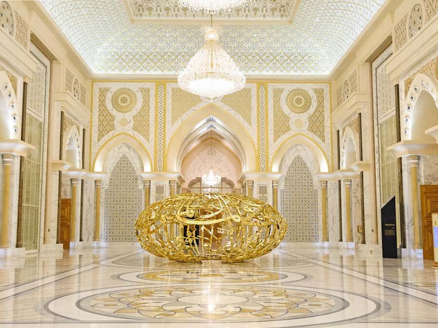 From Dubai: Grand Mosque & Qasr Al Watan Morning Tour - Group size and guide quality: the difference between seeing and understanding