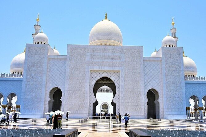 From Dubai Guided Tour to Sheikh Zayed Grand Mosque - Arriving at Sheikh Zayed Grand Mosque: Your First Big Moments