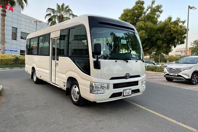 From Dubai: Private Chauffeur Service to Abu Dhabi - The route that sets the tone: Sheikh Zayed Road to Yas Island