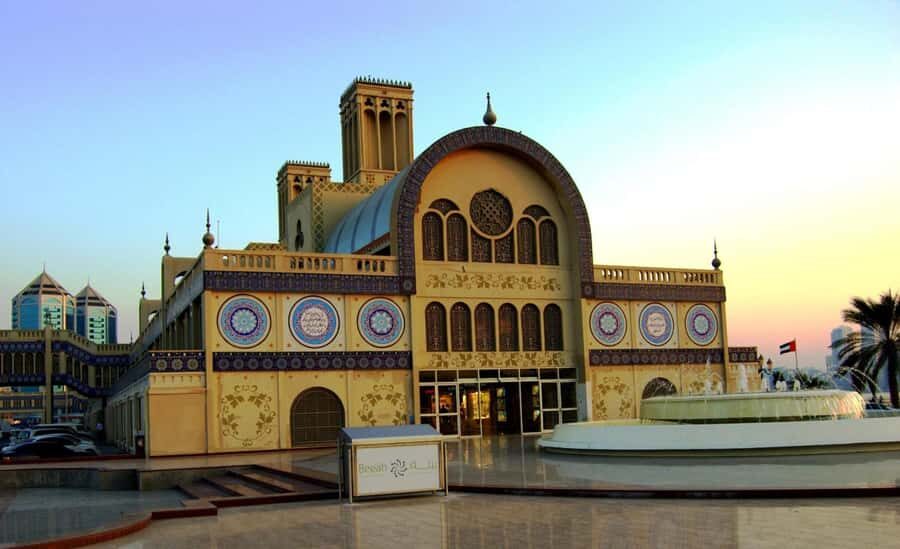 From Dubai: Sharjah Heritage & Culture Tour - Souk Al Arsah and Sharjah Central Souq: shopping without losing the plot