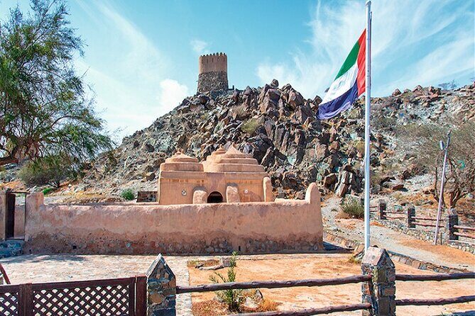 Fujairah East Coast Tour with Visit to Sheikh Zayed Mosque - Sheikh Zayed Mosque in Fujairah: The Stop That Actually Changes the Mood