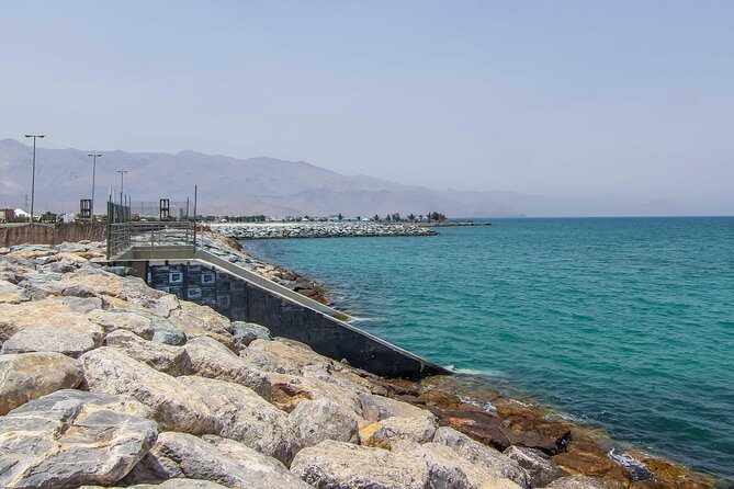 Fujairah Private day trip from Dubai with Lunch - Al Badiyah Mosque and Fujairah Old Fort: culture in digestible chunks