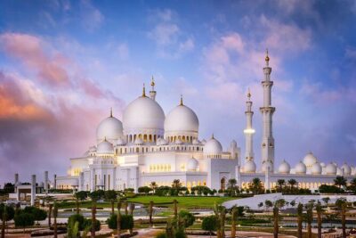 Full-Day Abu Dhabi City Tour from Dubai Including Lunch - Emirates Palace: Luxury You Mostly See Through a Photo Stop