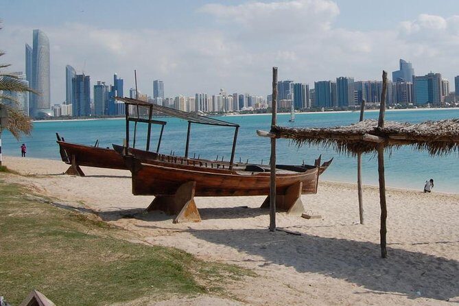 Full-Day Abu Dhabi City Tour from Dubai Including Lunch - The Guide Factor: Why a Professional Licensed Host Changes the Day