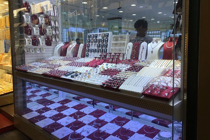 Full Day Dubai Shopping Tour with Private Transfers - Dubai Outlet Mall: Quick Brand Hunting in an Outlet-Style Layout