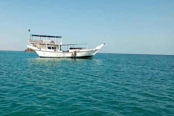 Full Day Musandam Cruise with Lunch and Snorkelling from Dubai - Lunch on Board: Arabic and Asian Buffet, plus Drinks That Actually Help
