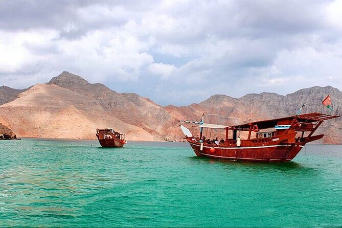 Full Day Musandam Dibba Cruise with Lunch from Dubai - Lunch onboard: a buffet that keeps the day flowing