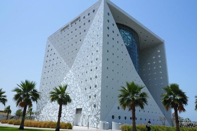 Green Planet Dubai Ticket - Getting there: public transport convenience and the parking reality
