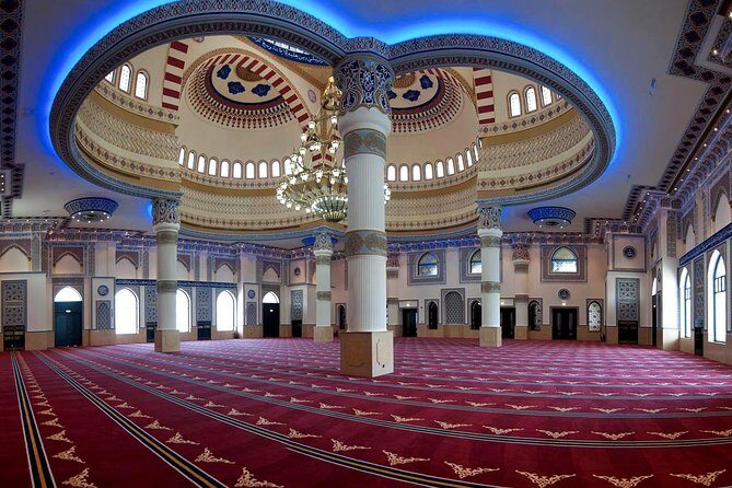 Half-Day Dubai City Tour with Blue Mosque, Creek, Souks & Abra - Visiting the Blue Mosque (Al Farooq Omar Bin Al Khattab): why this stop matters